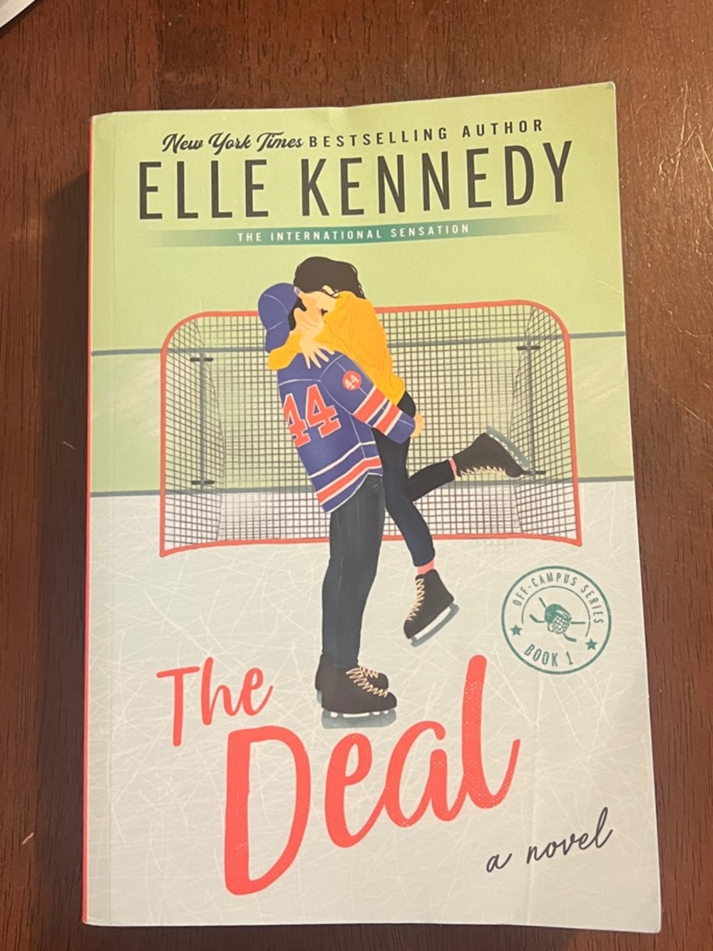 The Deal (Off-Campus Series Book 1) - Paperback by Elle Kennedy